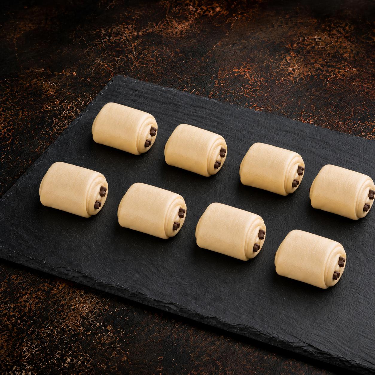 KOSHER MINI PAIN AU CHOCOLATE FROZEN UNBAKED 200 X 40 GR.